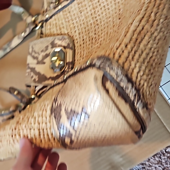 Coach Hampton raffia/straw snakeskin embossed purse - Picture 5 of 14